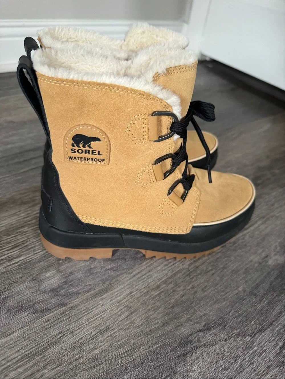 Sorel Women’s Tan Faux-Fur Lined Winter Boots sz 8
